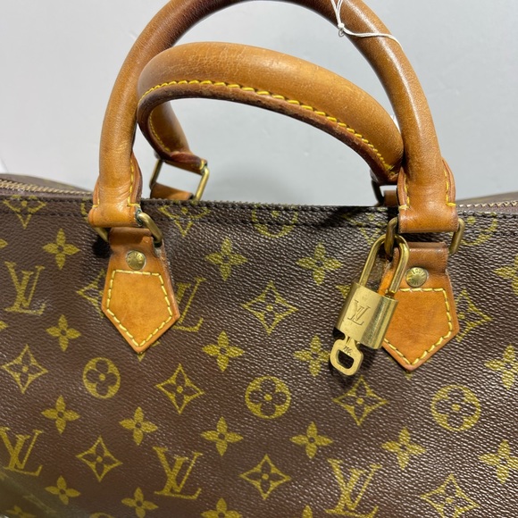 Louis Vuitton Speedy 35 in Monogram comes with lock , key and dust bag,preloved. - Picture 3 of 15